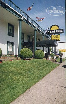 Фото Days Inn Vancouver Metro